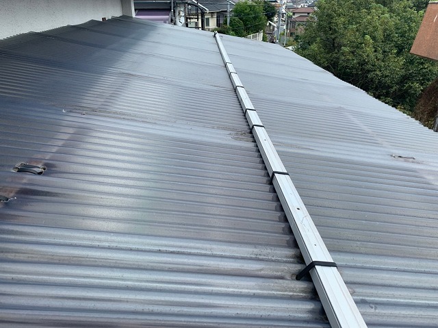 2階波板をアルミ板と結束バンドで固定